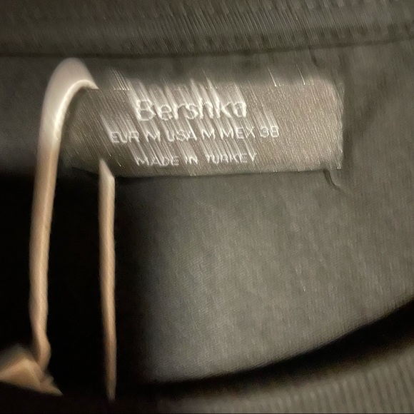 Bershka Men’s / Unisex New York Solid Black Short Sleeve Medium Nice Logo Front - Picture 3 of 7